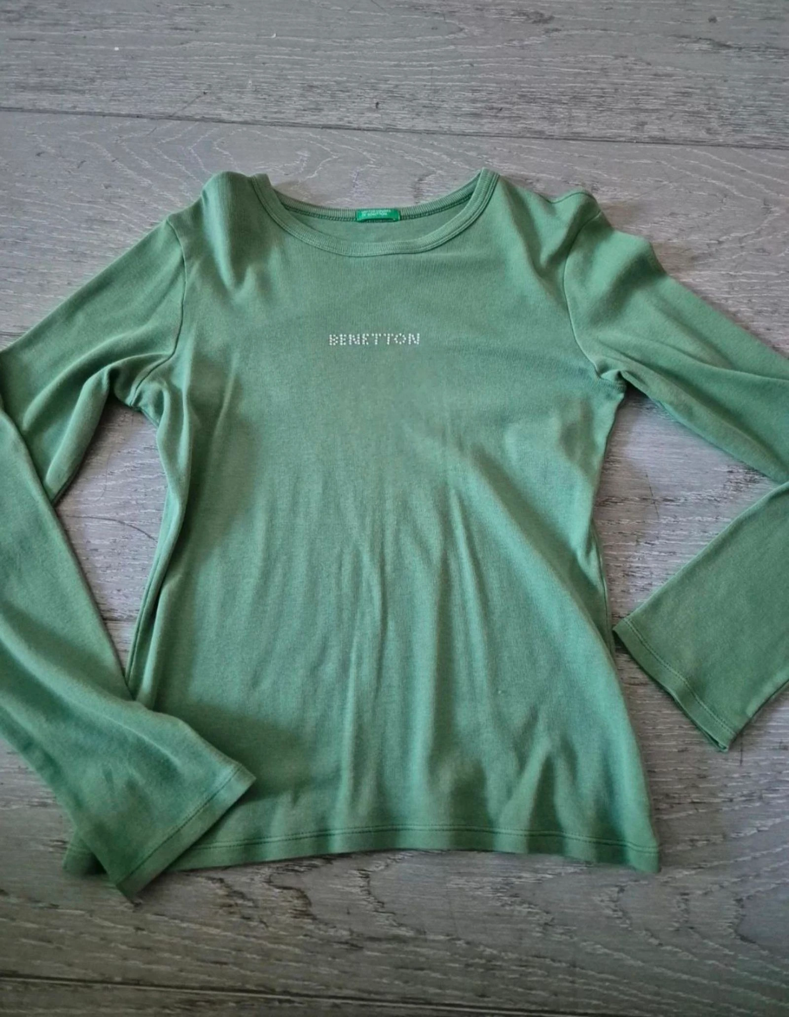 Camiseta verde manga larga Benetton. Talla 12 años